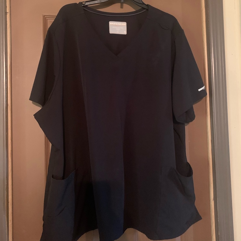 Skechers scrub top